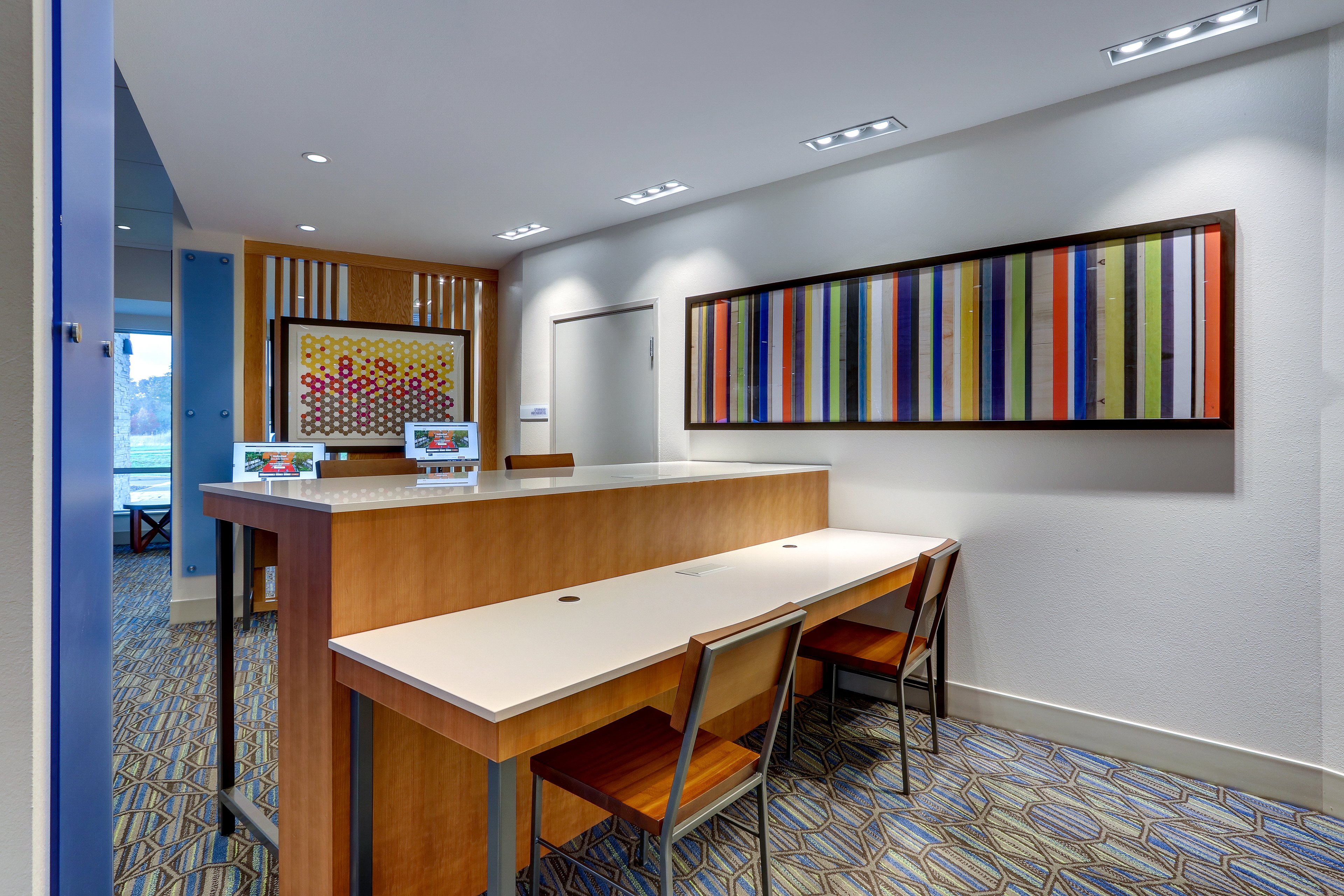 Holiday Inn Express Suites Middletown Goshen 14/71