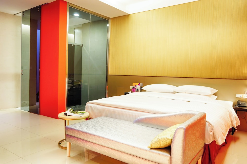 MOTEL, DOUBLE BED
