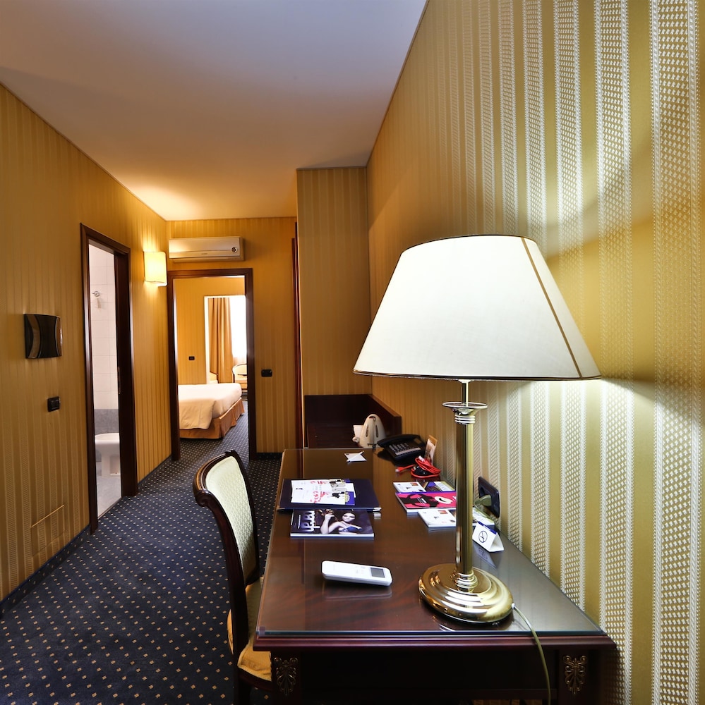 Best Western Cavalieri Della Corona Hotel 50/55
