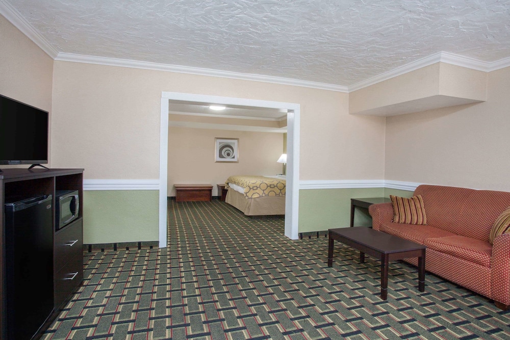 Baymont by Wyndham Lake City I-75 19/30