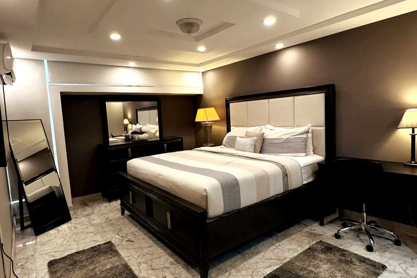 1 Bedroom, Suite, King Bed, Terrace