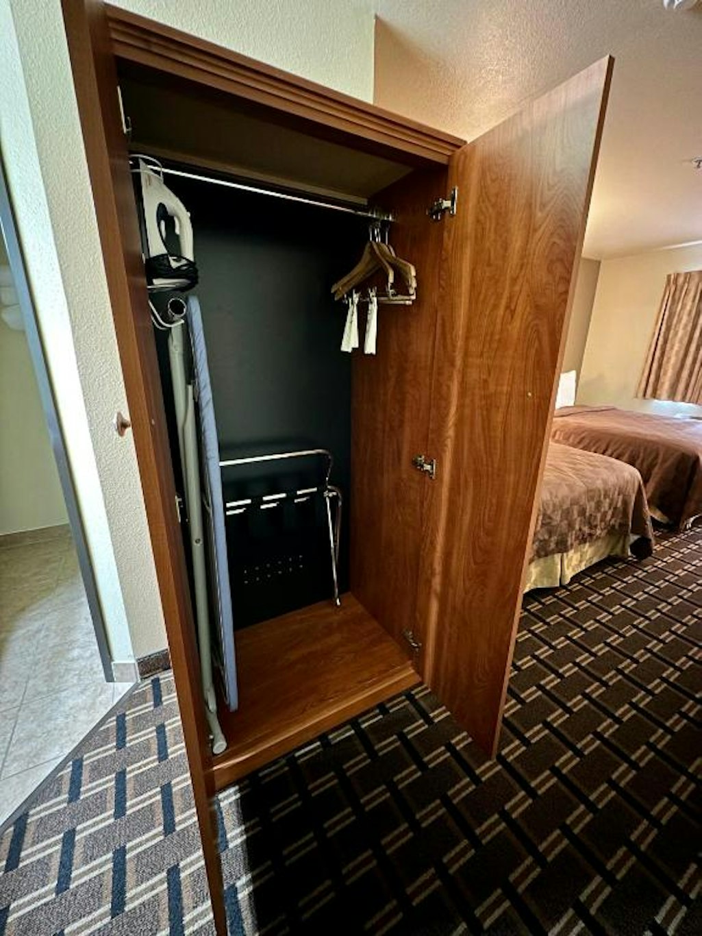 FAIRBRIDGE INN & SUITES KELLOGG 25/48