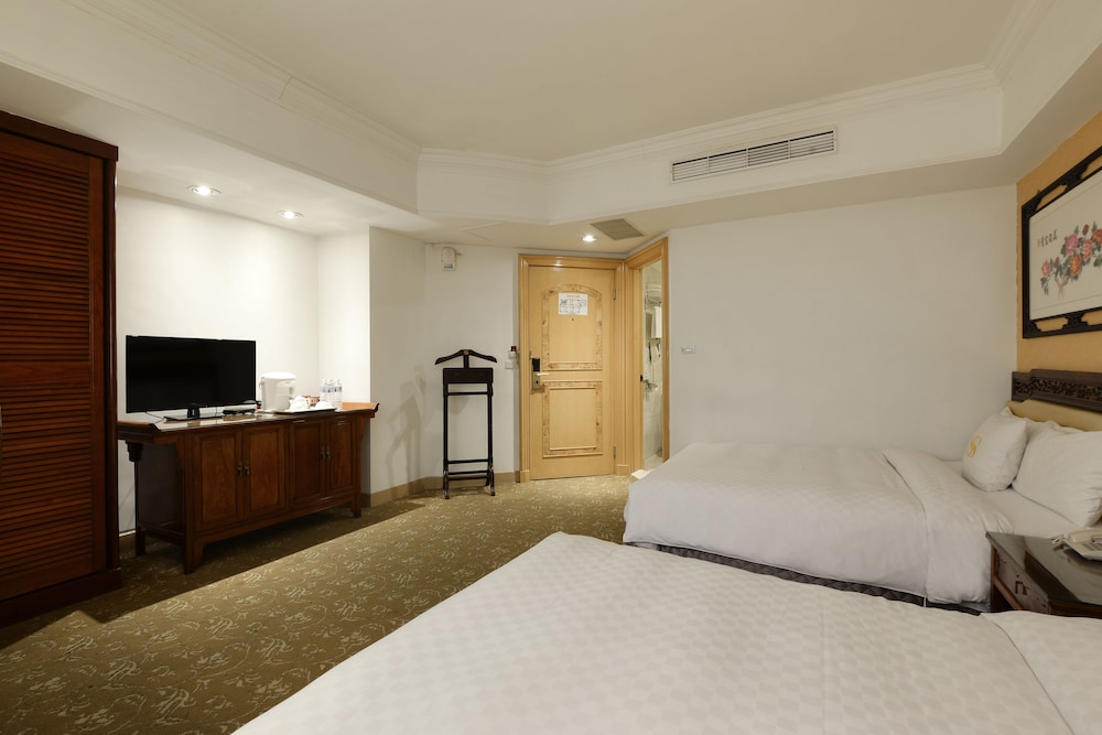 Sunshine Hotel 17/67