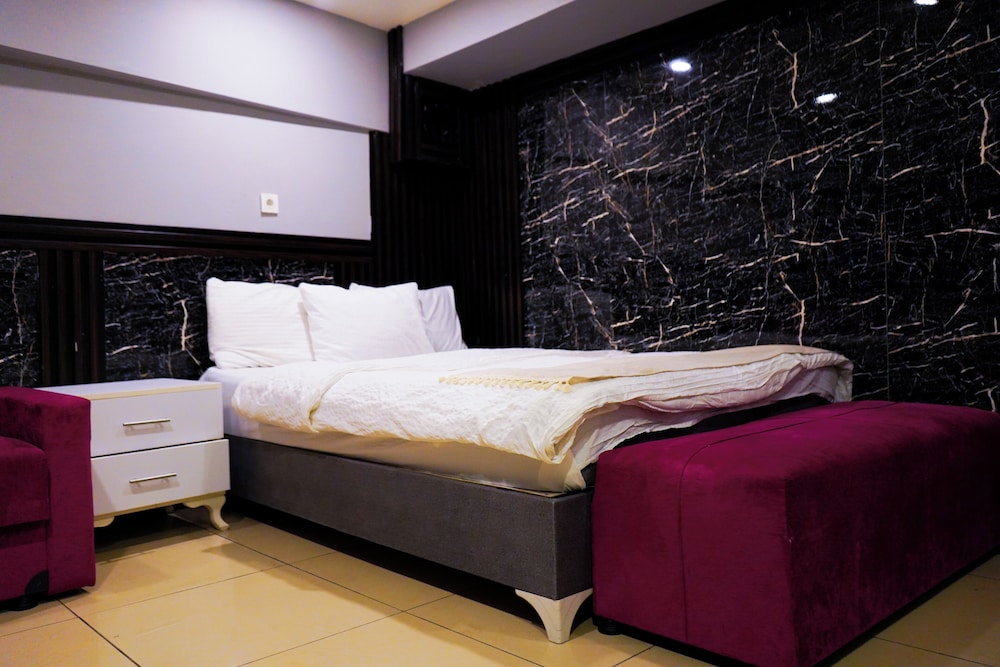 The Little Prince Hotel 12/48