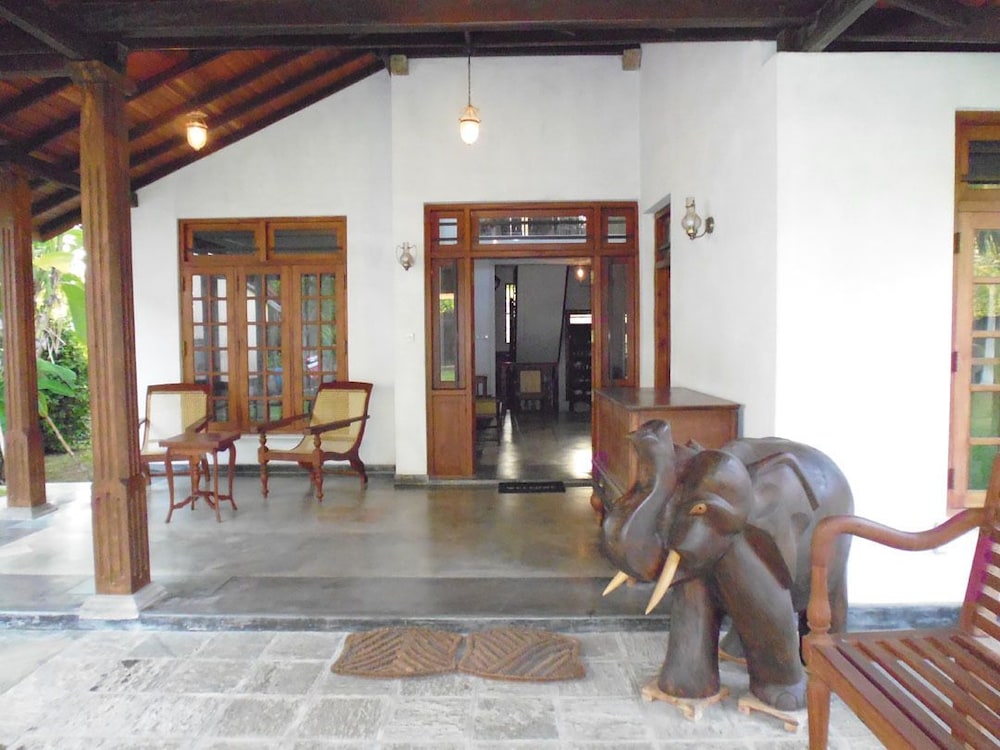Lanrich Villa 8/20
