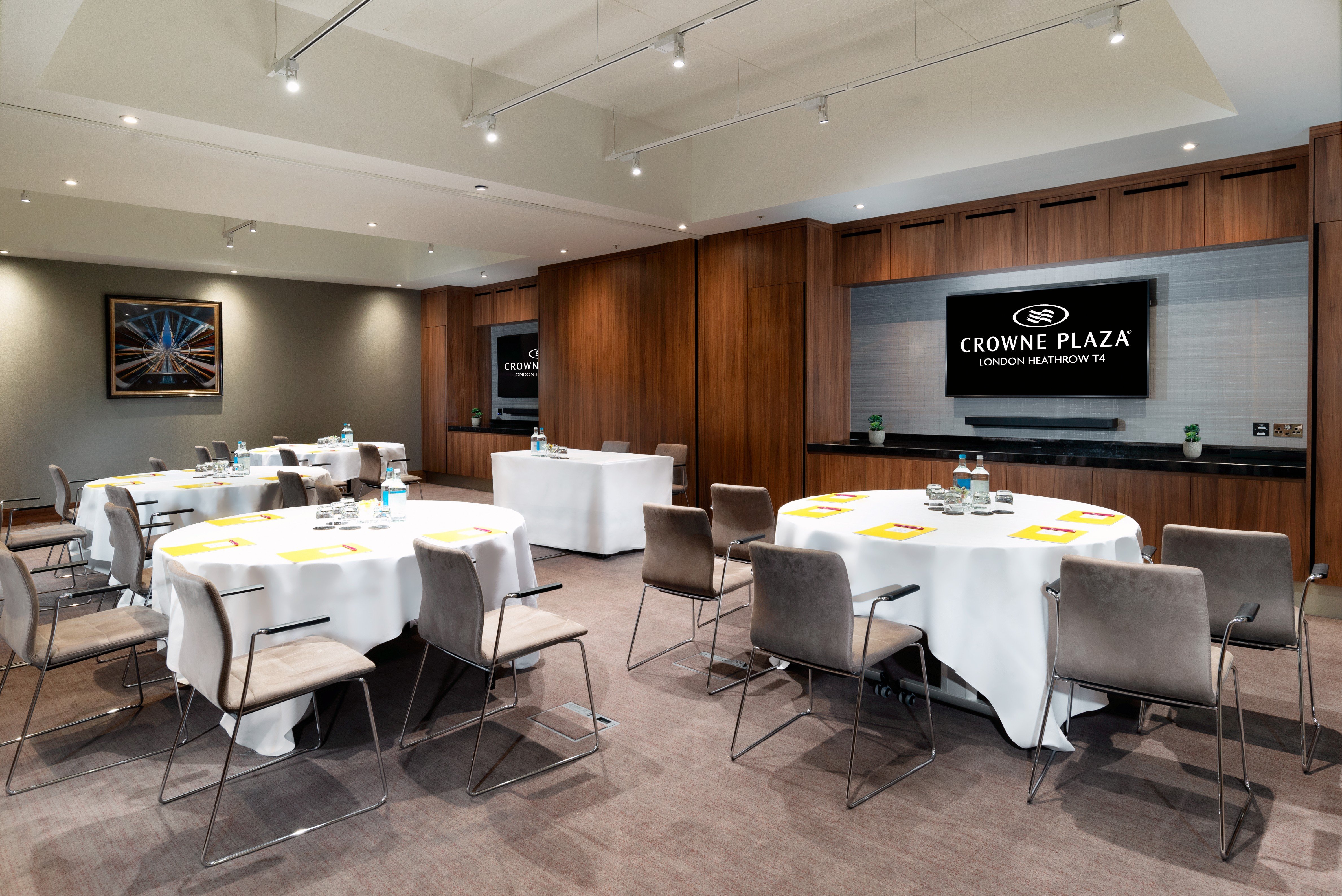 CROWNE PLAZA LONDON HEATHROW T4 62/65