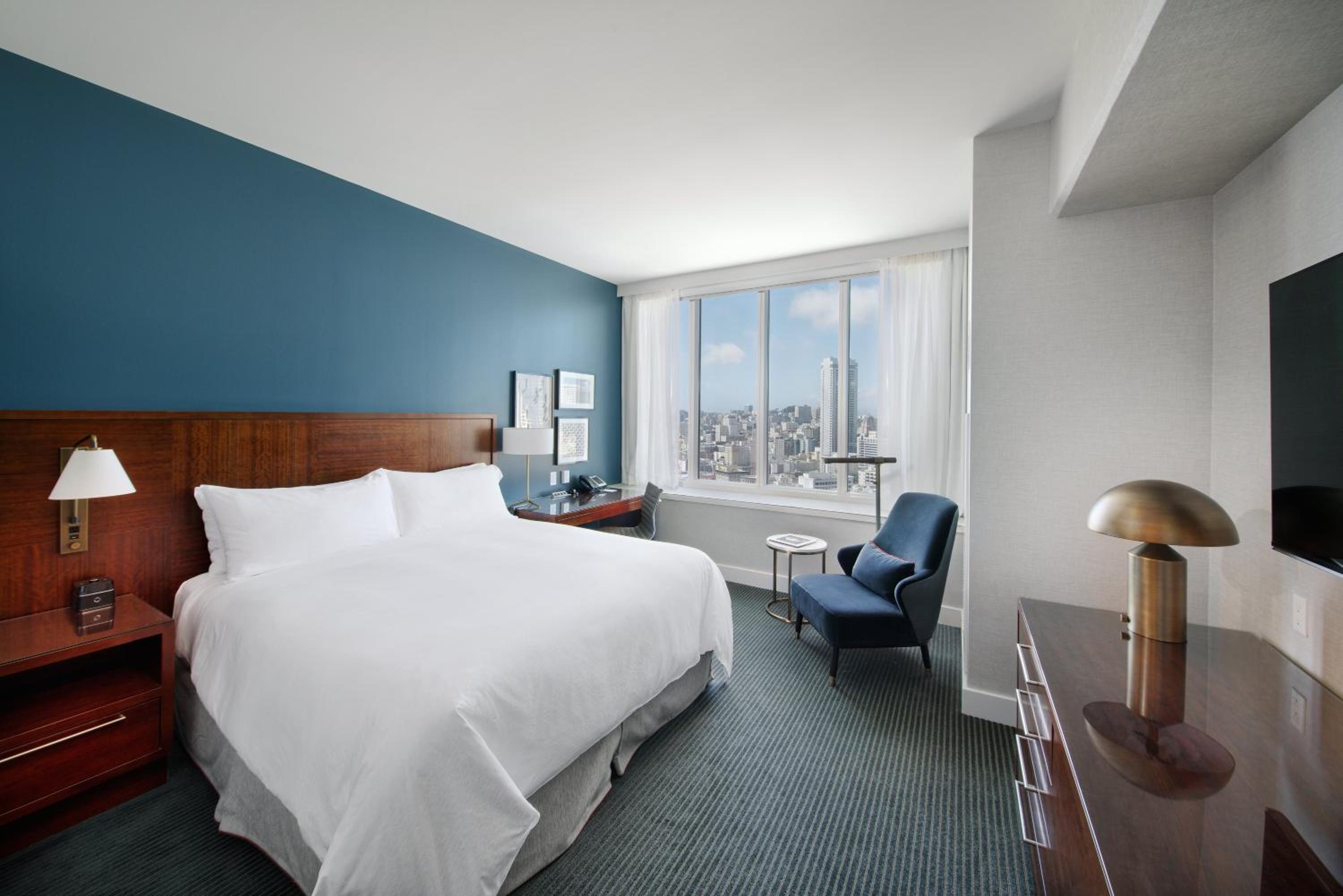 Premium, King Bed, Club Floor