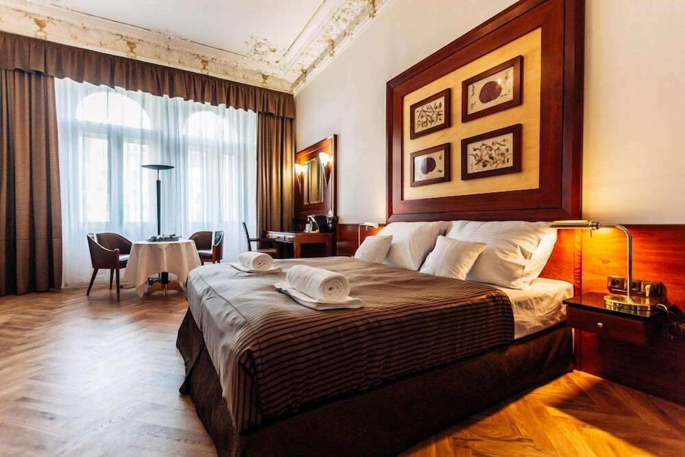 DELUXE, DOUBLE BED, CITY VIEW, BALCONY