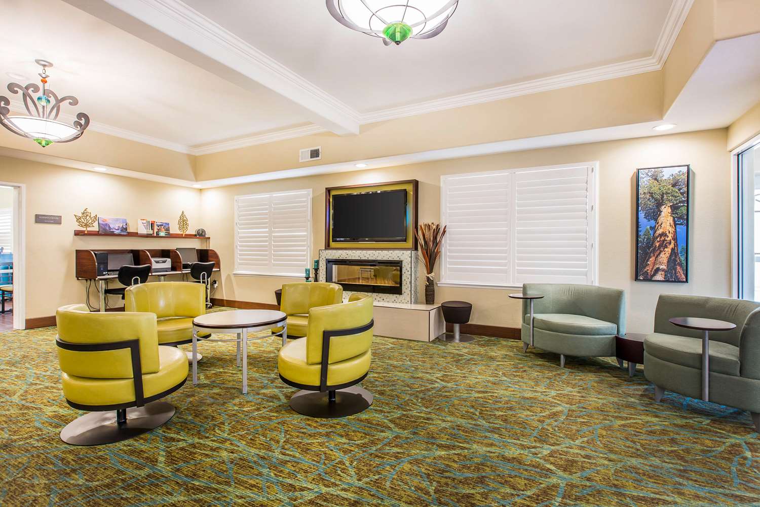 Comfort Suites Fresno River Park 21/37