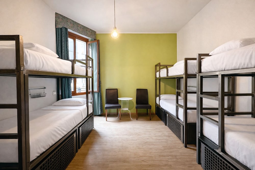 Female Dorm, Female Only, 6 People