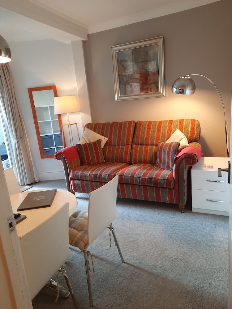 The Devon Court 26/43