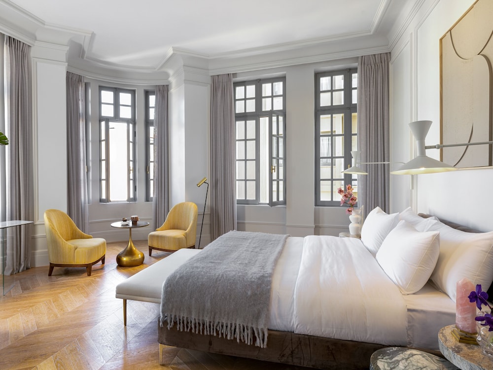 METROPOLIS, JUNIOR SUITE
