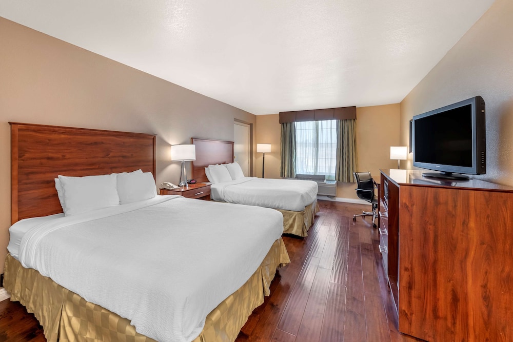 Best Western Plus John Jay Inn & Suites 14/37