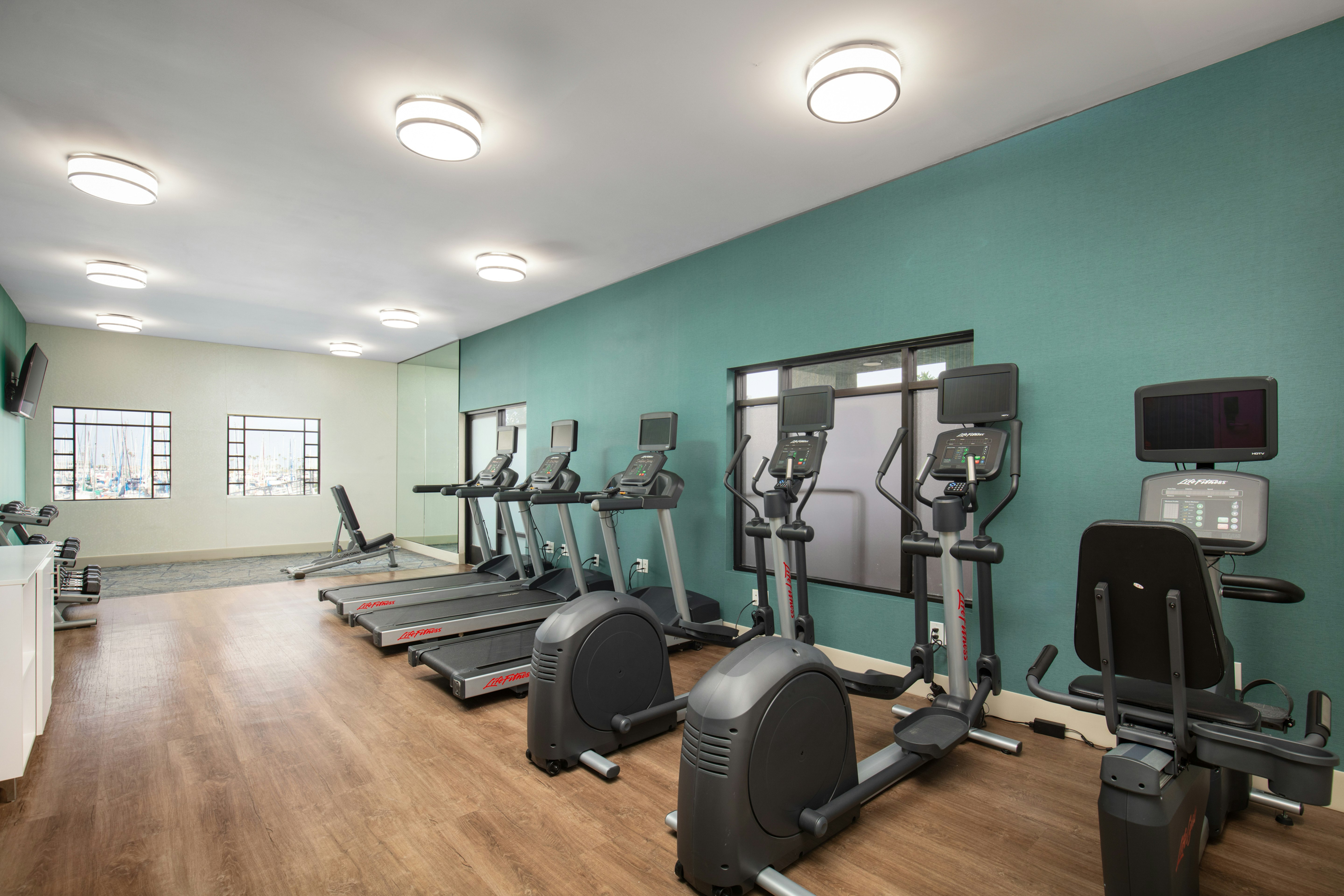 Holiday Inn Express Hotel Suites Ventura Harbor 35/69