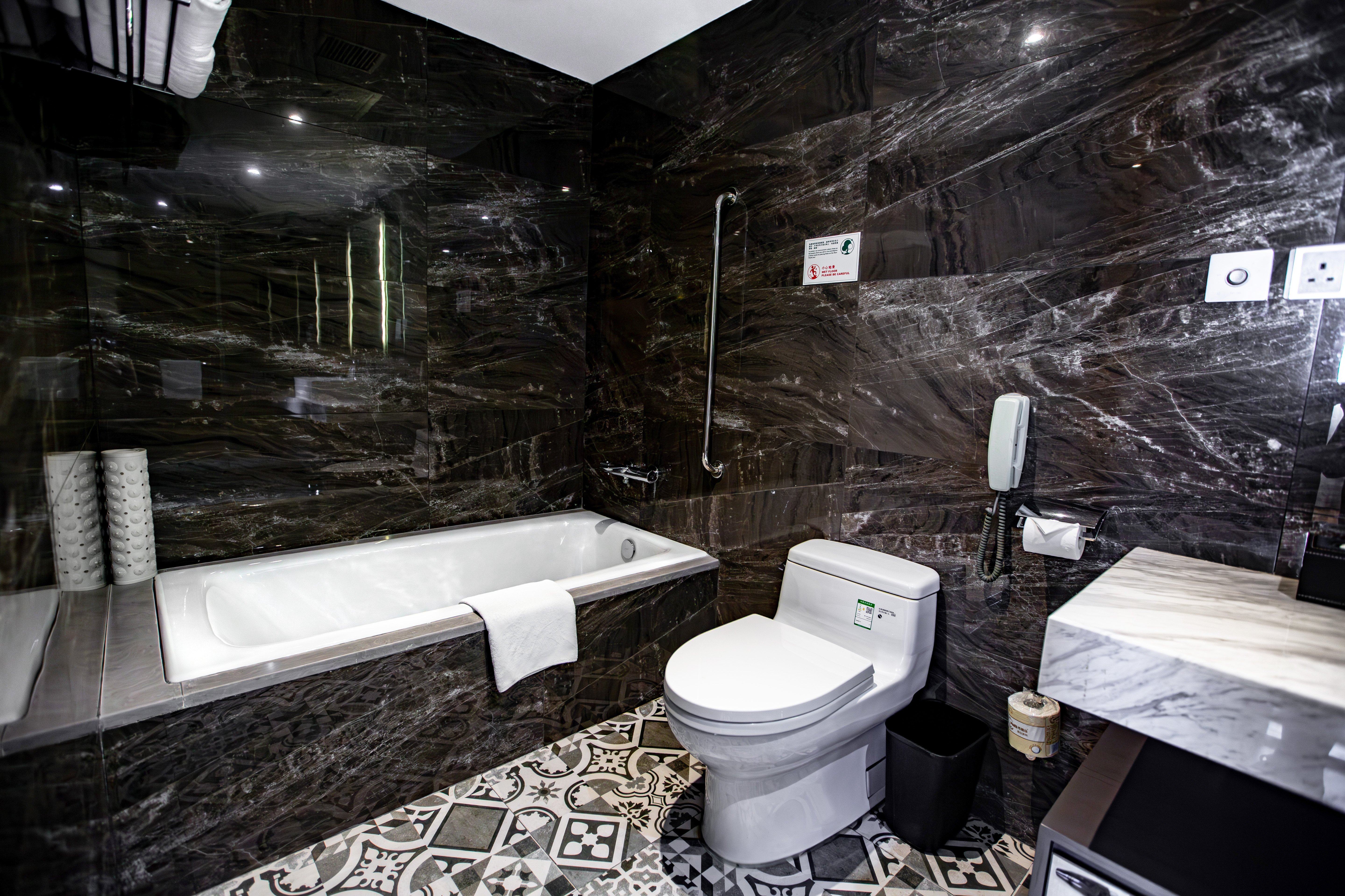 HOLIDAY INN MACAU 73/79
