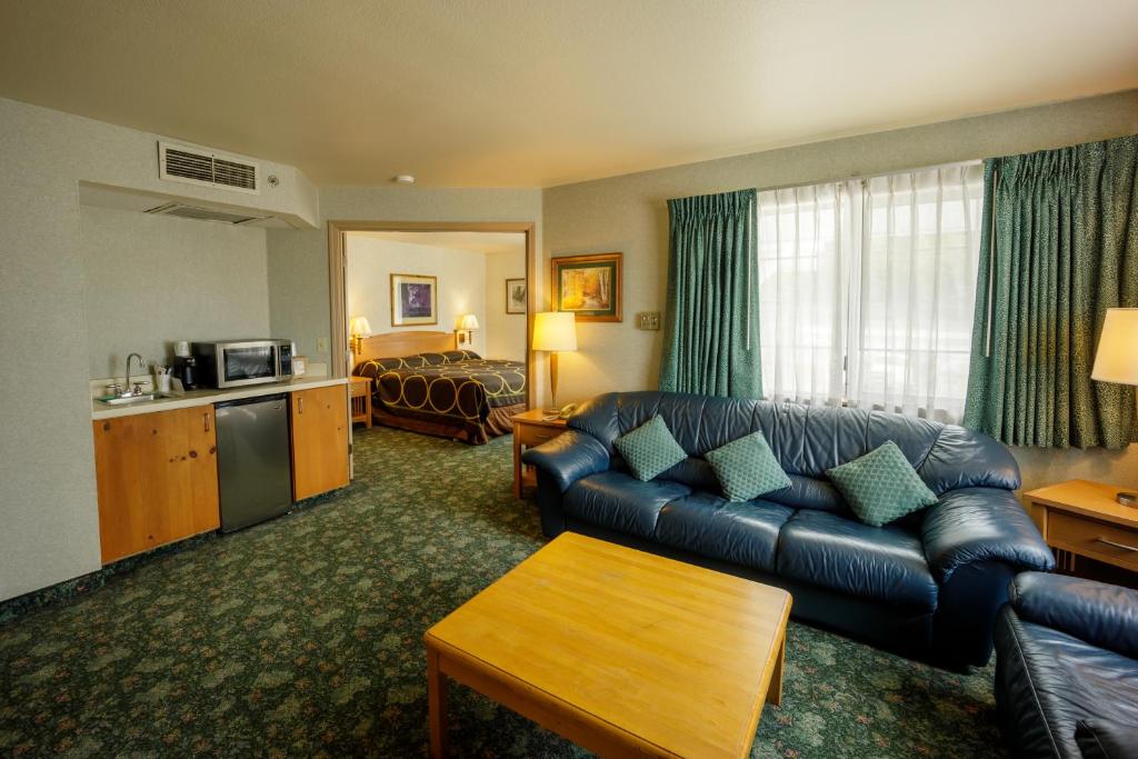 The Summit Inn (ex Howard Johnson Snoqualmie/Summit) 18/33