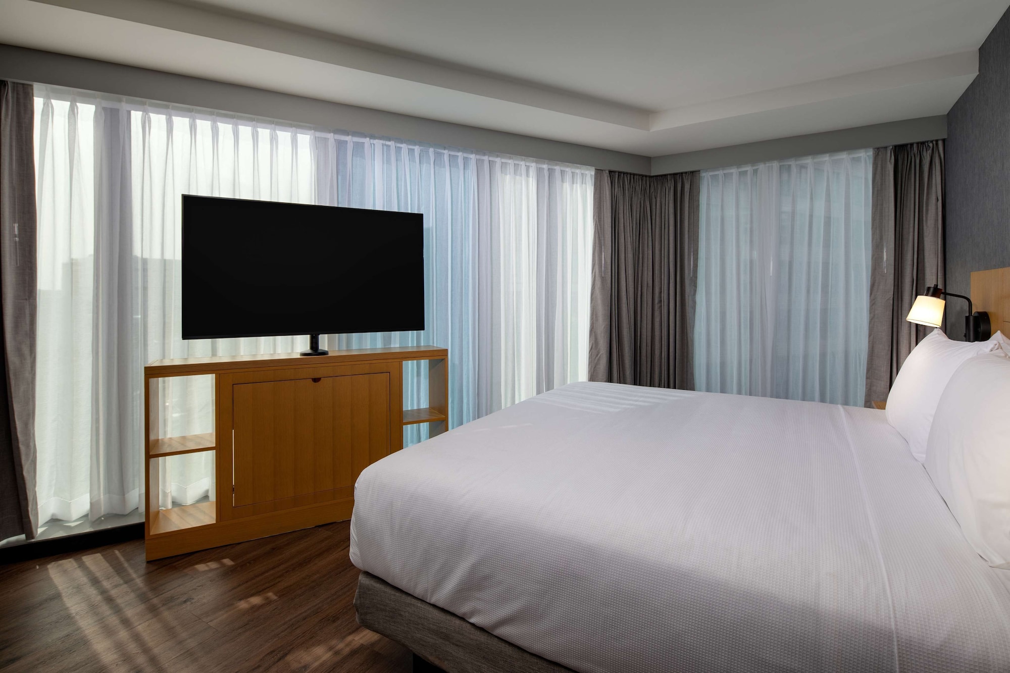 1 BEDROOM, SUITE, KING BED, SOFA