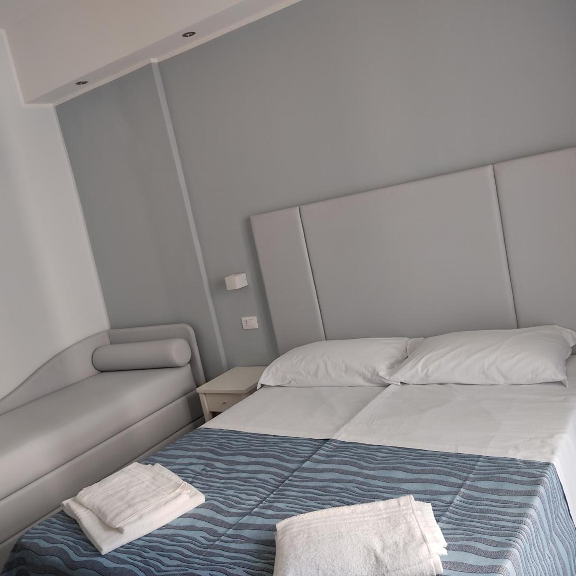 Room, Quadruple