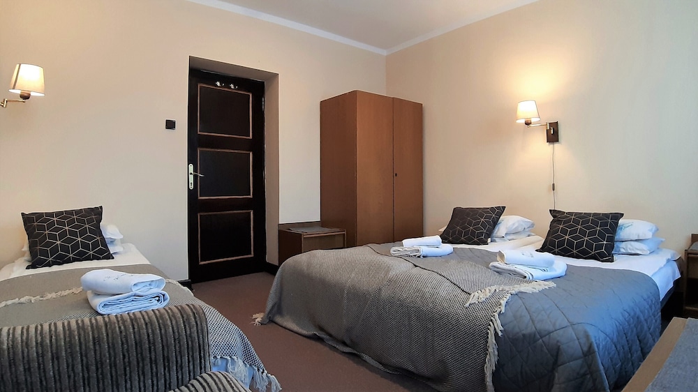 2 BEDROOMS, ECONOMY, SHARED BATHROOM