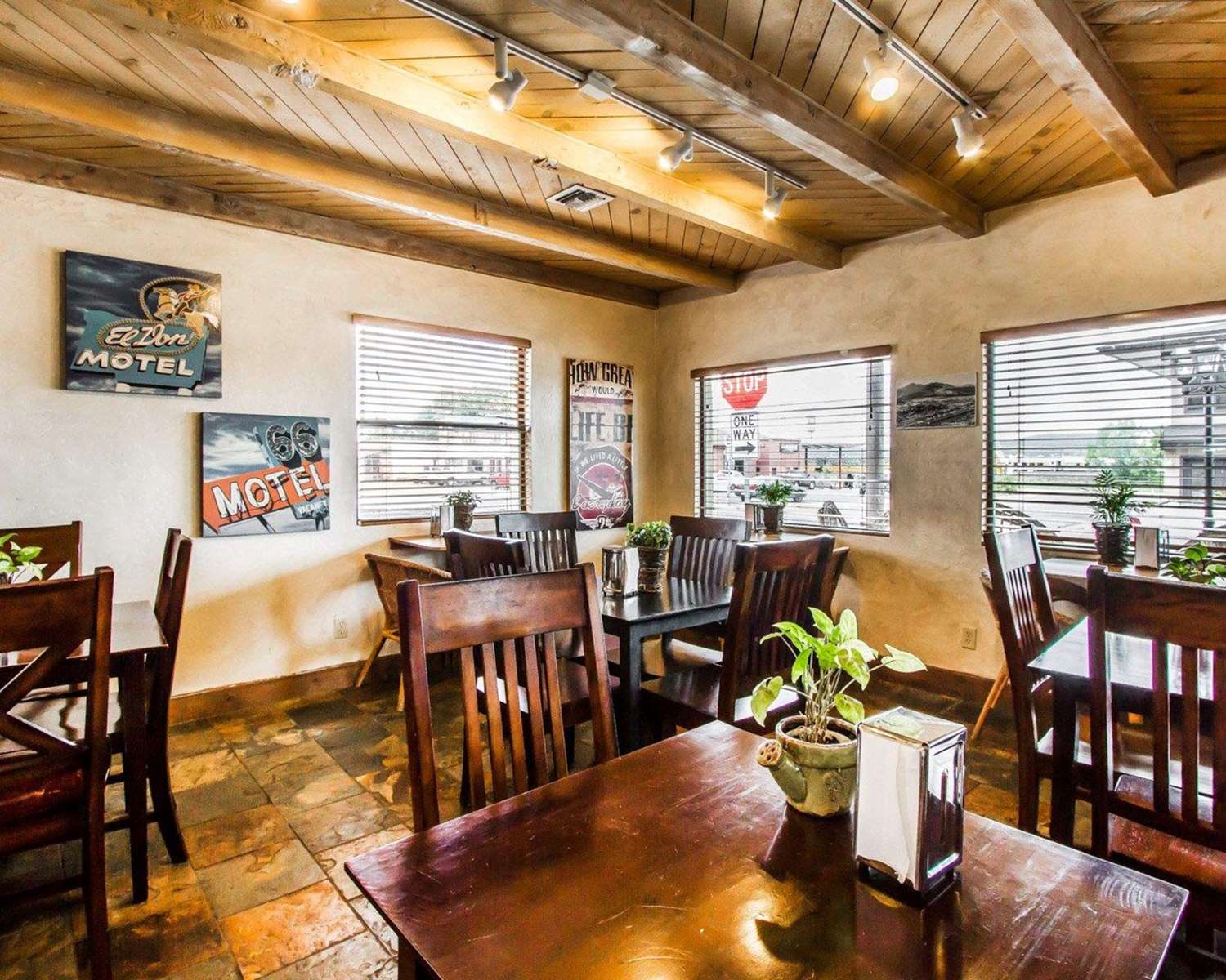 Rodeway Inn and Suites Downtowner Rte 66 32/39
