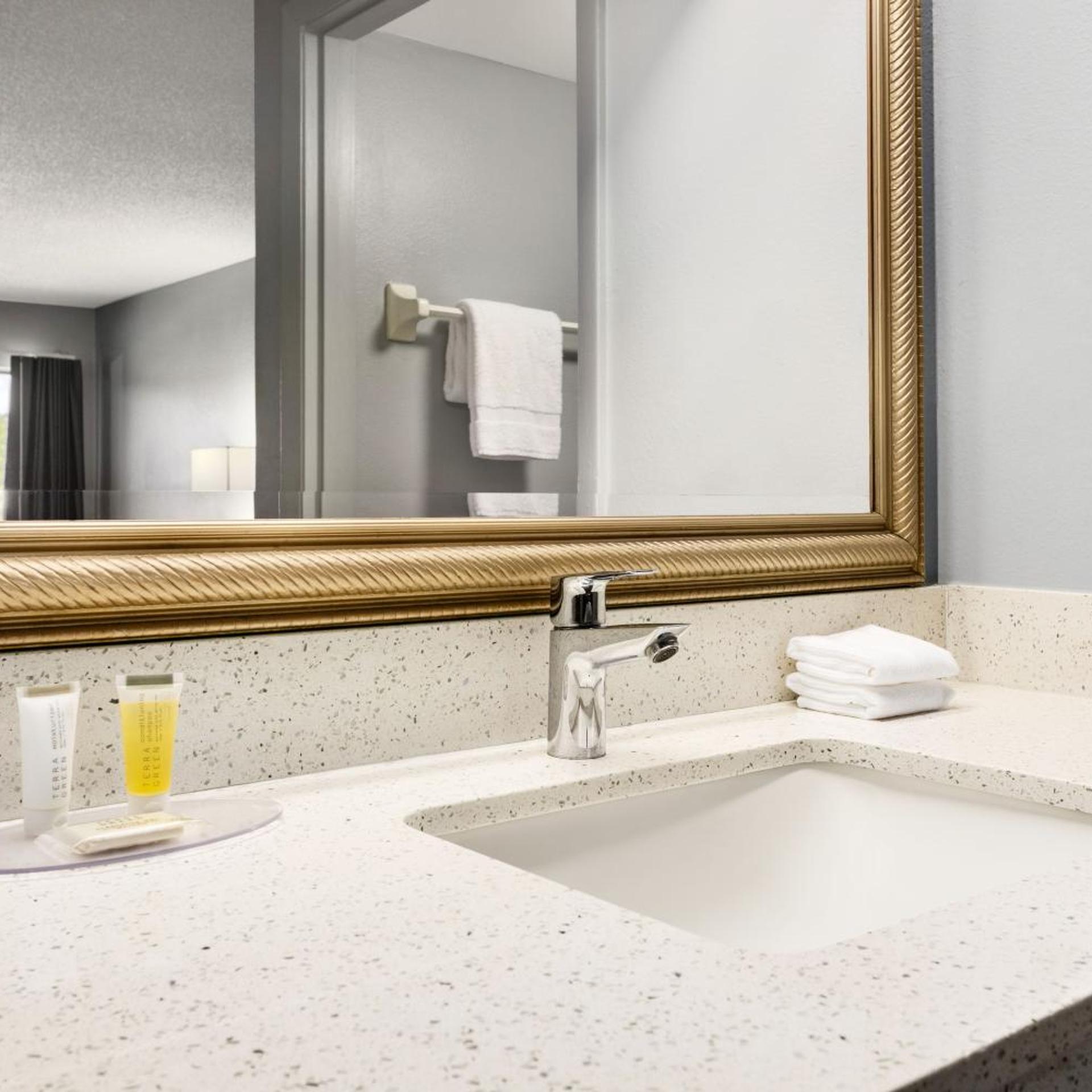 Home Inn & Suites Orlando-Apopka 19/21
