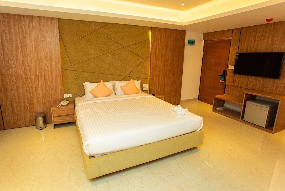 Royal Raj Hotel and Condominium 21/35