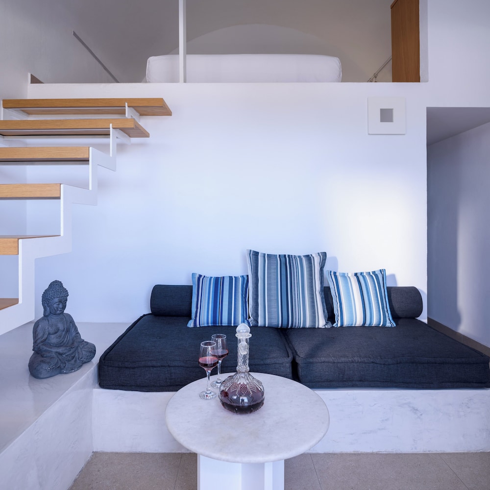 Muses Cycladic Suites 63/80