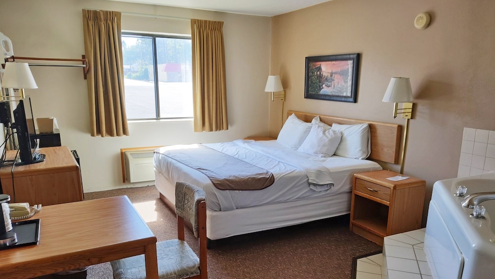 Magnuson Hotel Ironwood 16/40