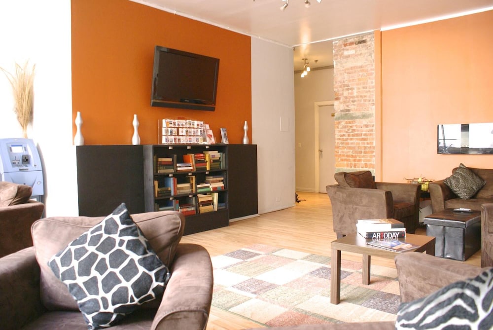 Off Soho Suites Hotel 26/38