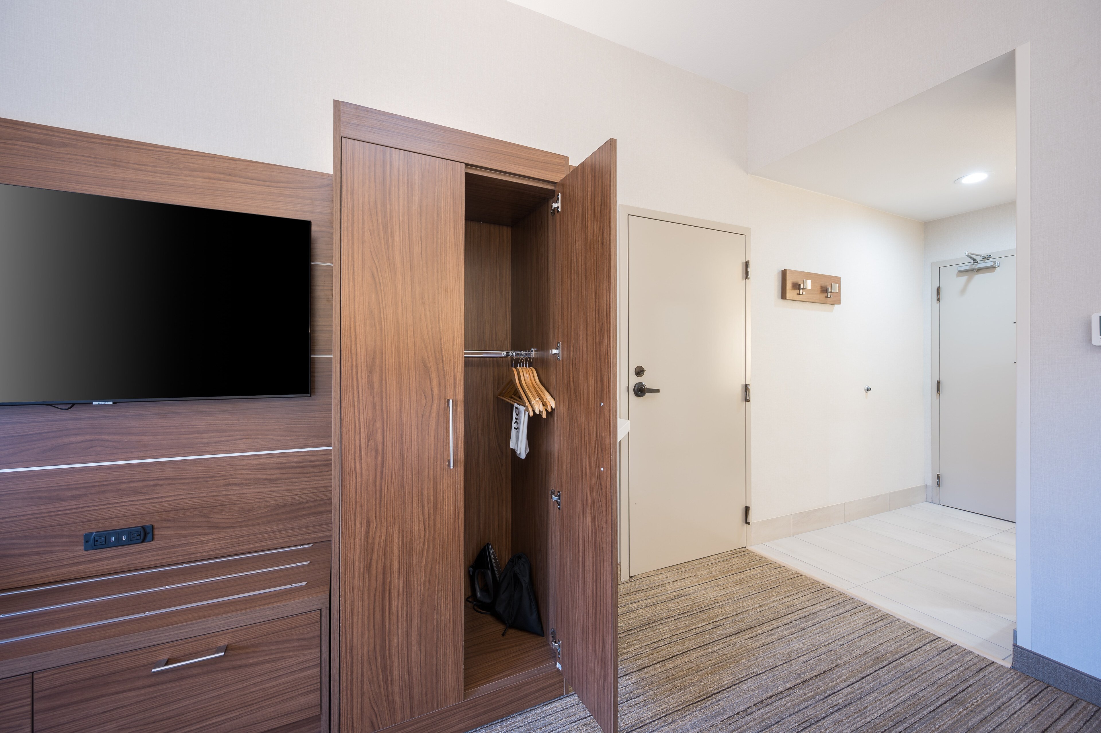 Holiday Inn Express Grover Beach 20/32