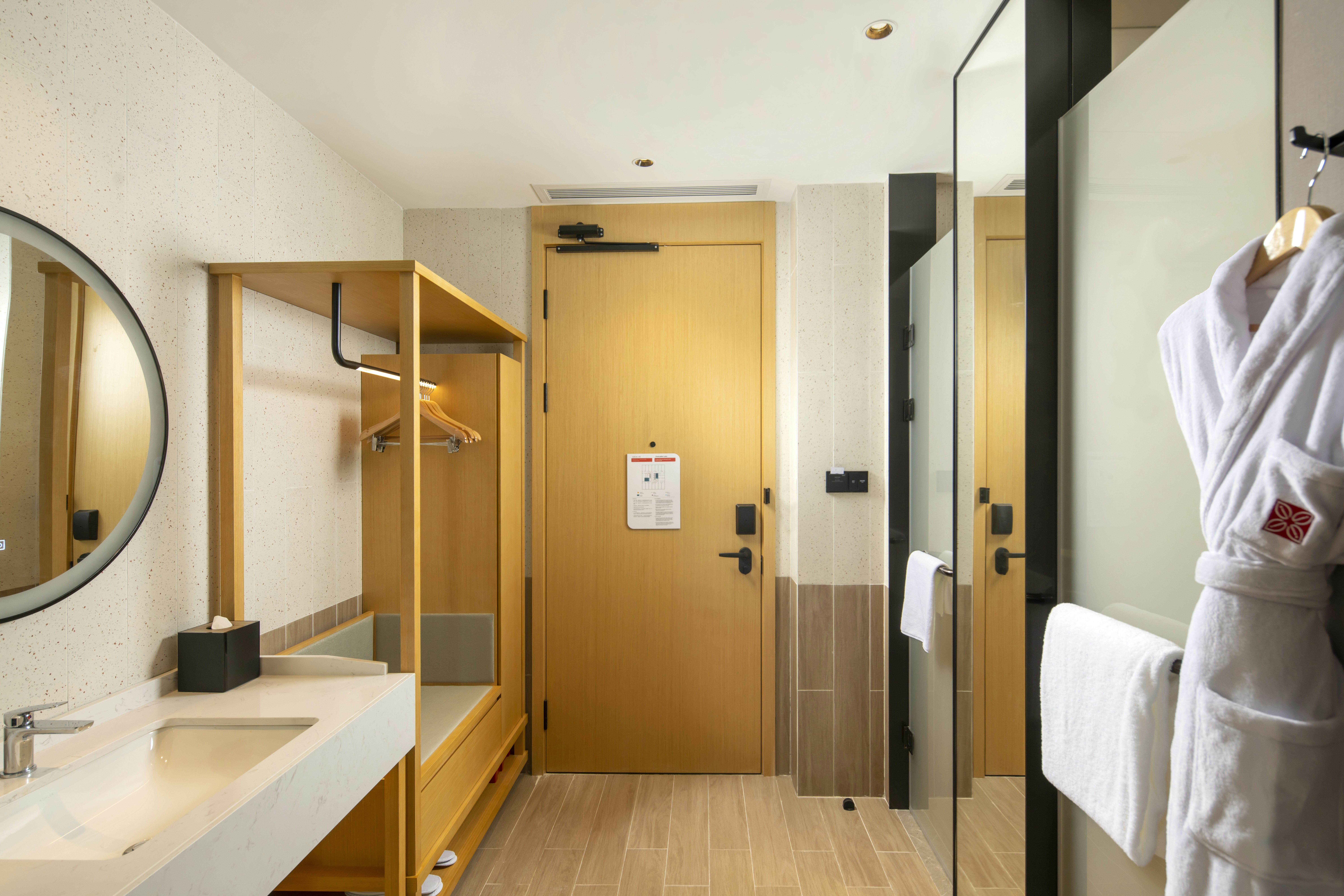 ROOM, TWIN BEDS, AIRPORT VIEW