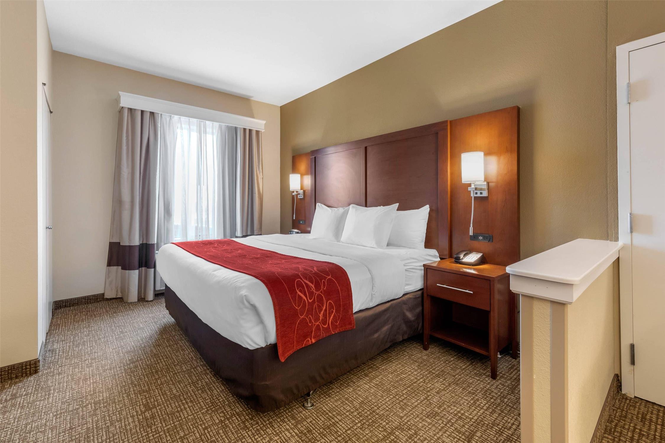 جناح بسرير كينج لذوي الإعاقة، Comfort Suites Barstow Near I-15 2/4