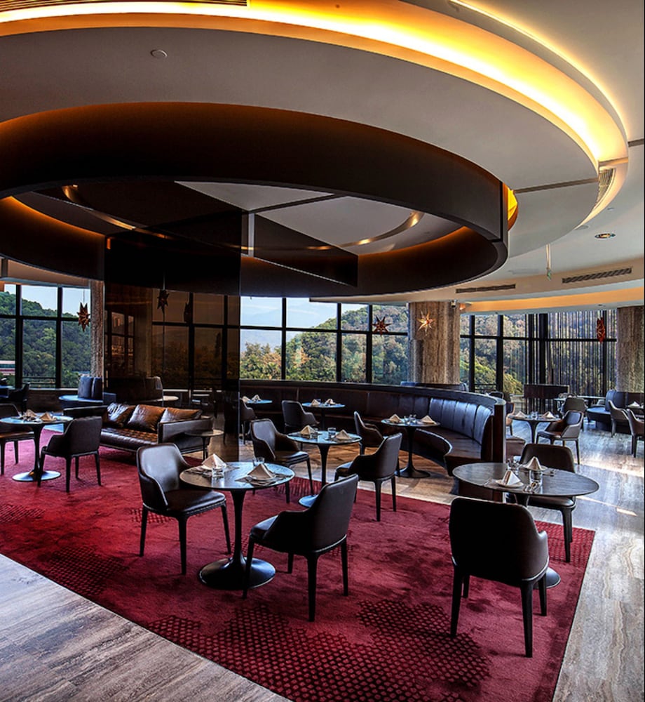 O Hotel 54/67