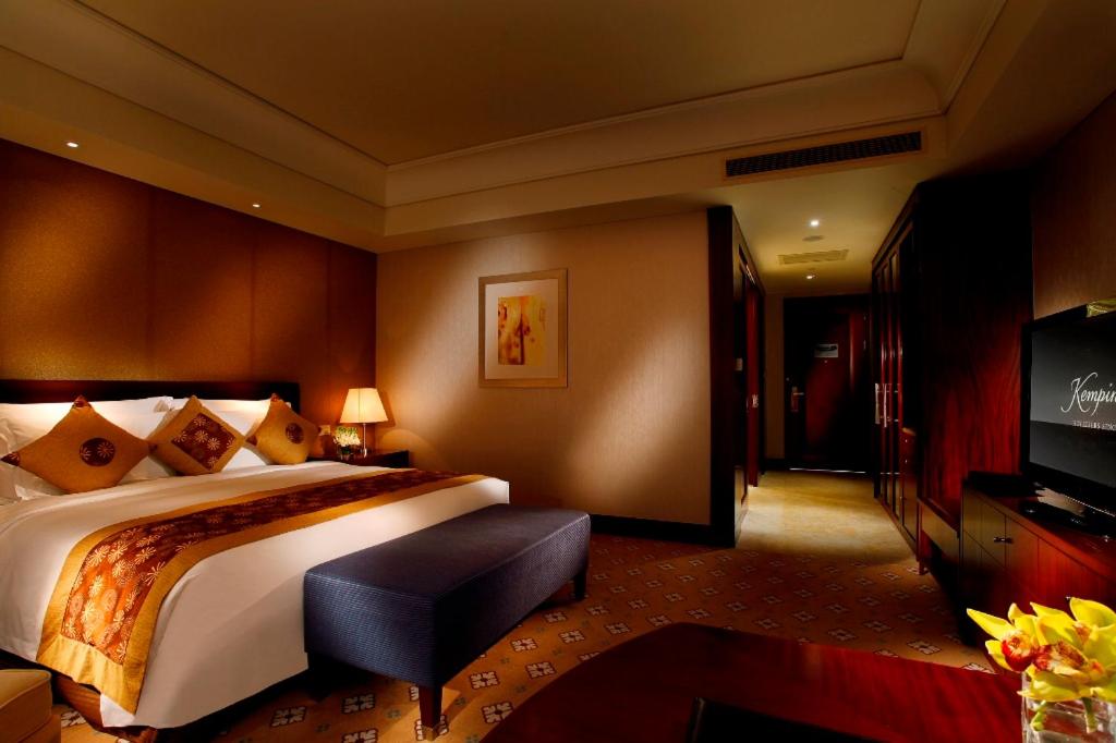 Diplomat, Suite, King Bed