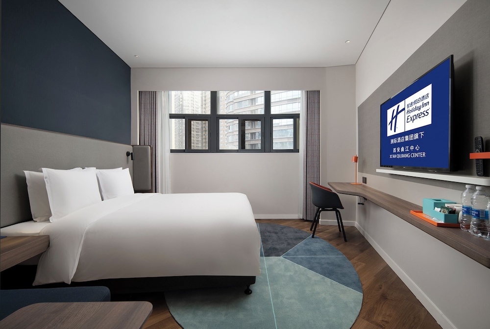 Standard, King Bed, Extra Floor Space