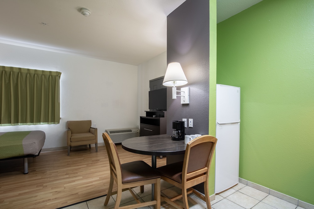 Studio6 Bay City, TX 44/62