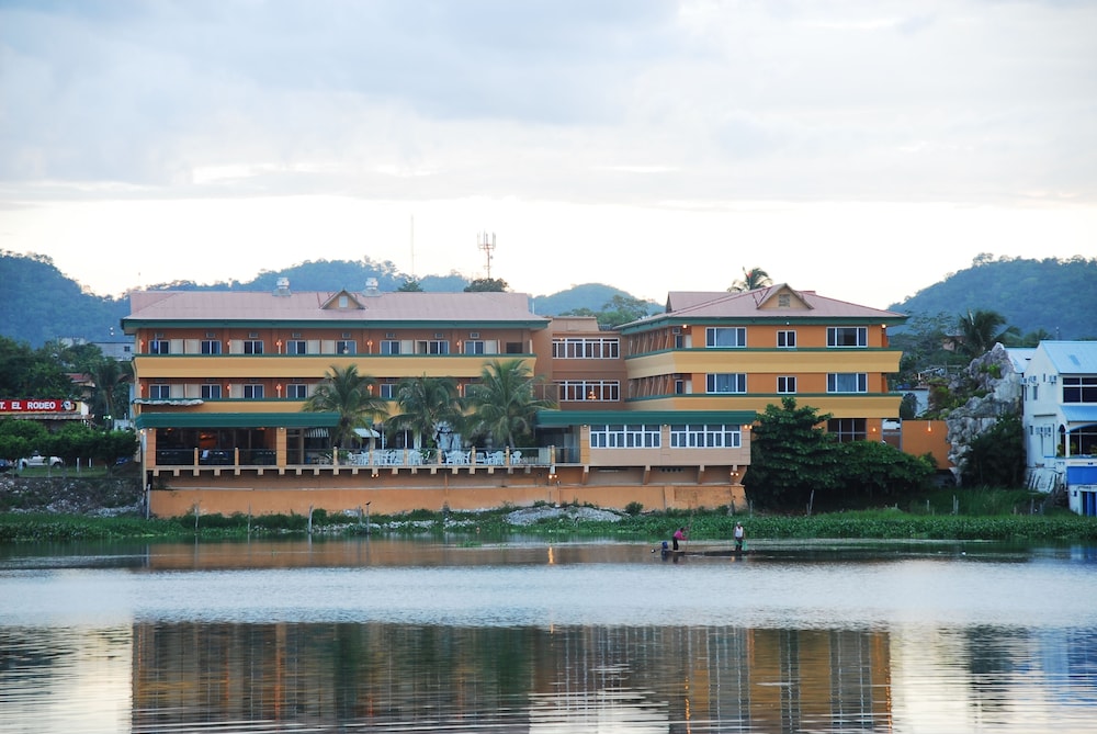 Peten Esplendido 2/29
