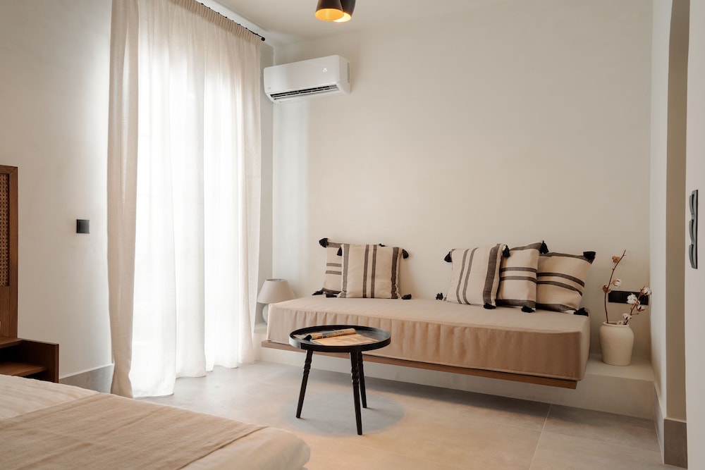 Polis of Naxos Stylish Suites 34/45