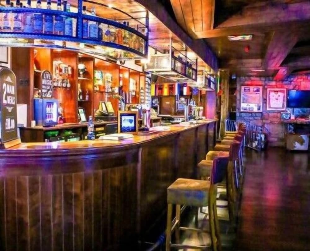 The Commercial Hotel 41/45