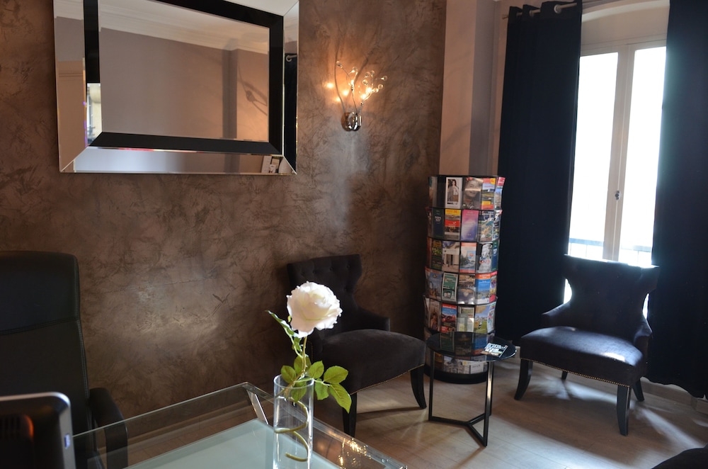 Hotel Le Twelve 7/50