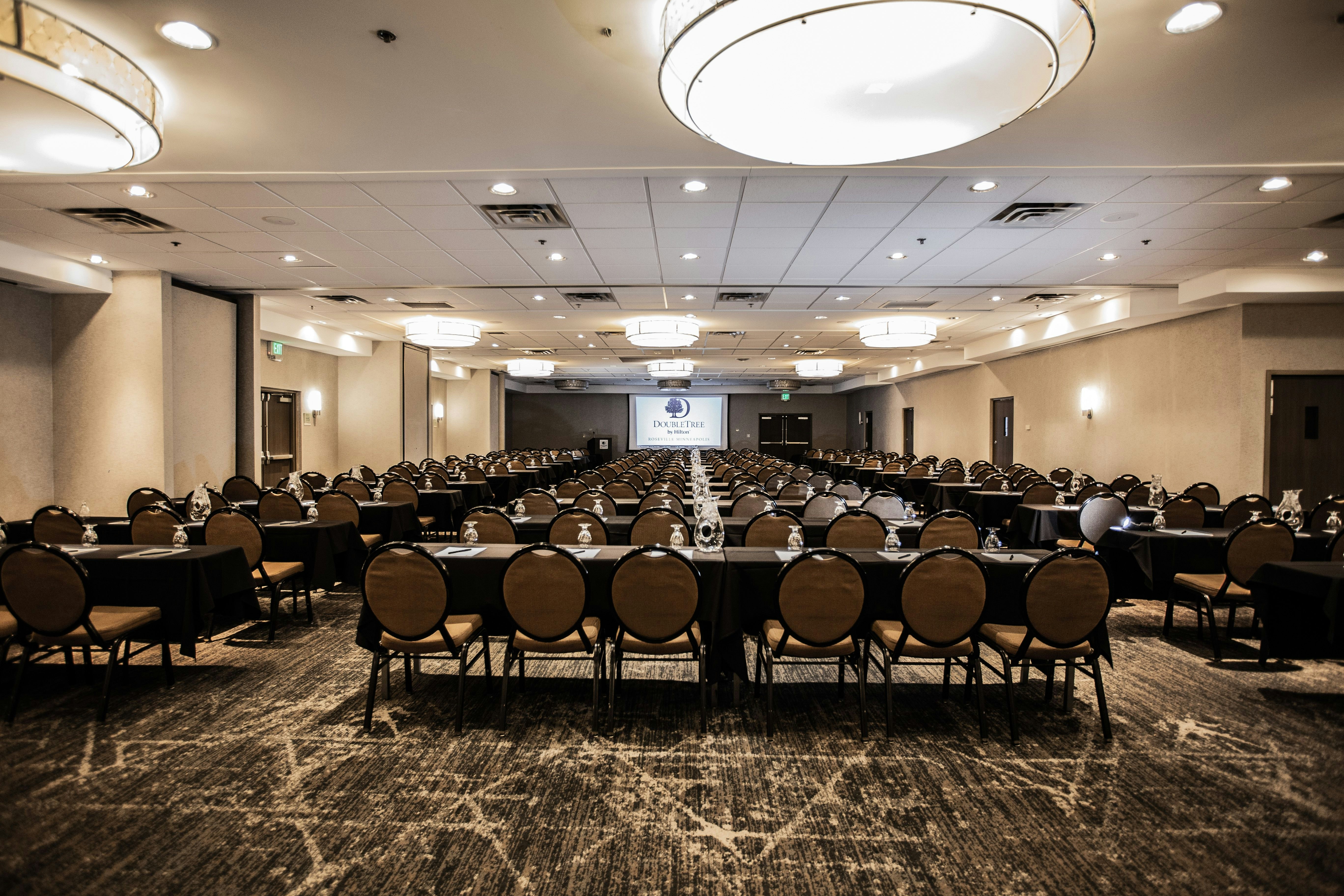 Doubletree By Hilton Roseville Minneapolis 36/40