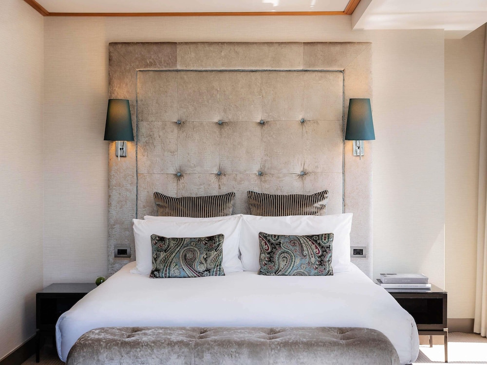 JUNIOR SUITE, KING BED