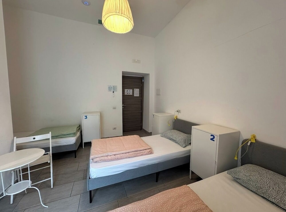 Mancini Hostel Naples 11/70