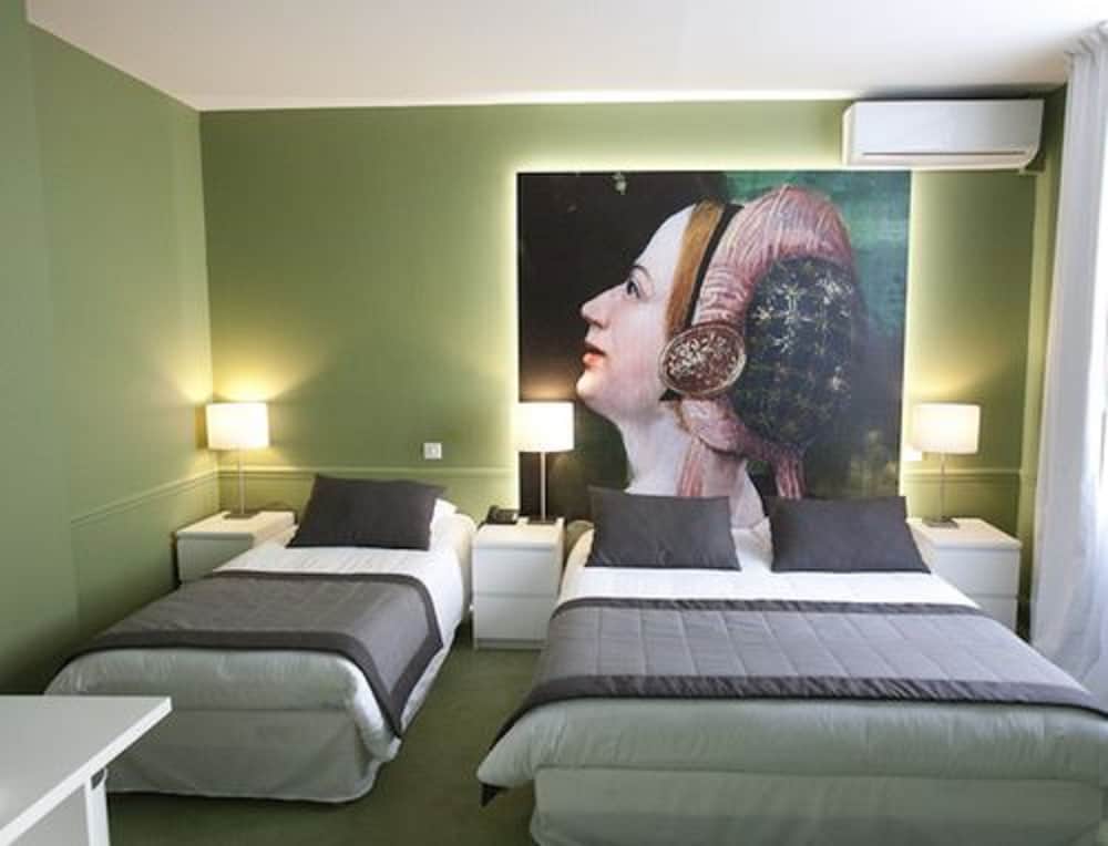 ROOM, TRIPLE
