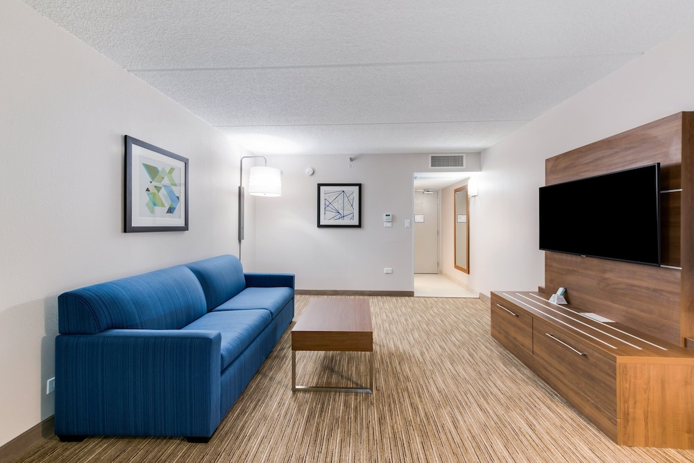 Holiday Inn Express Naperville 39/69