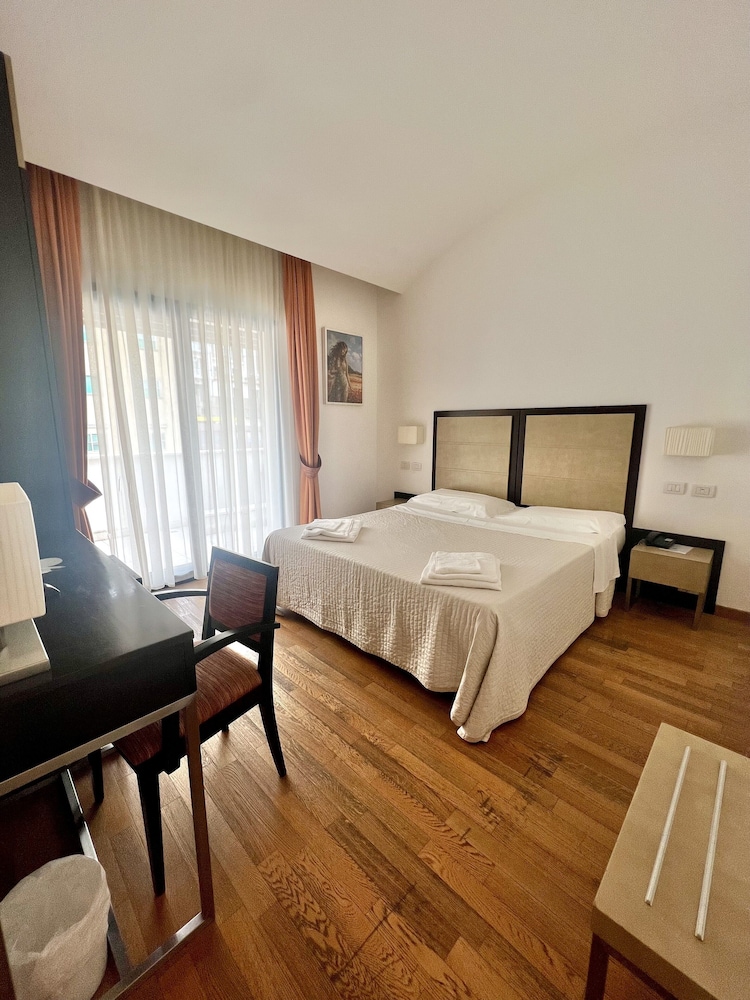 Hotel Joli 26/68