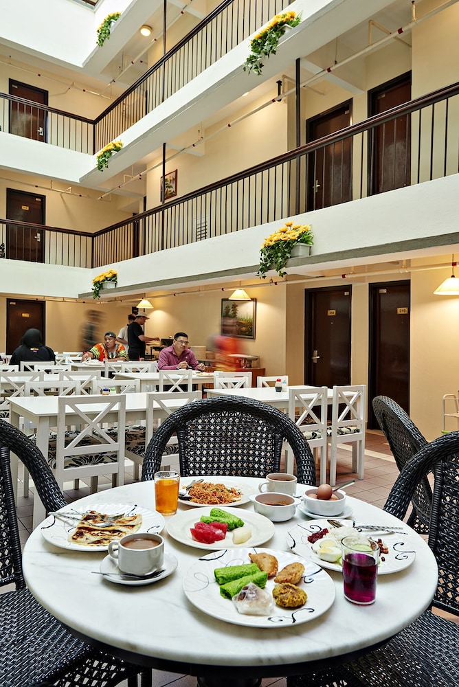 Palace Hotel 42/45