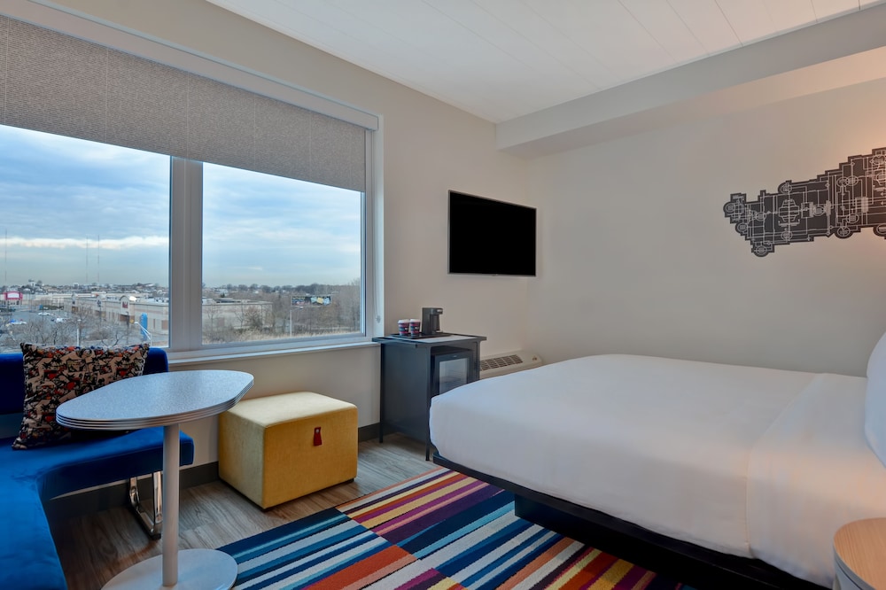 Aloft Secaucus Meadowlands 11/52