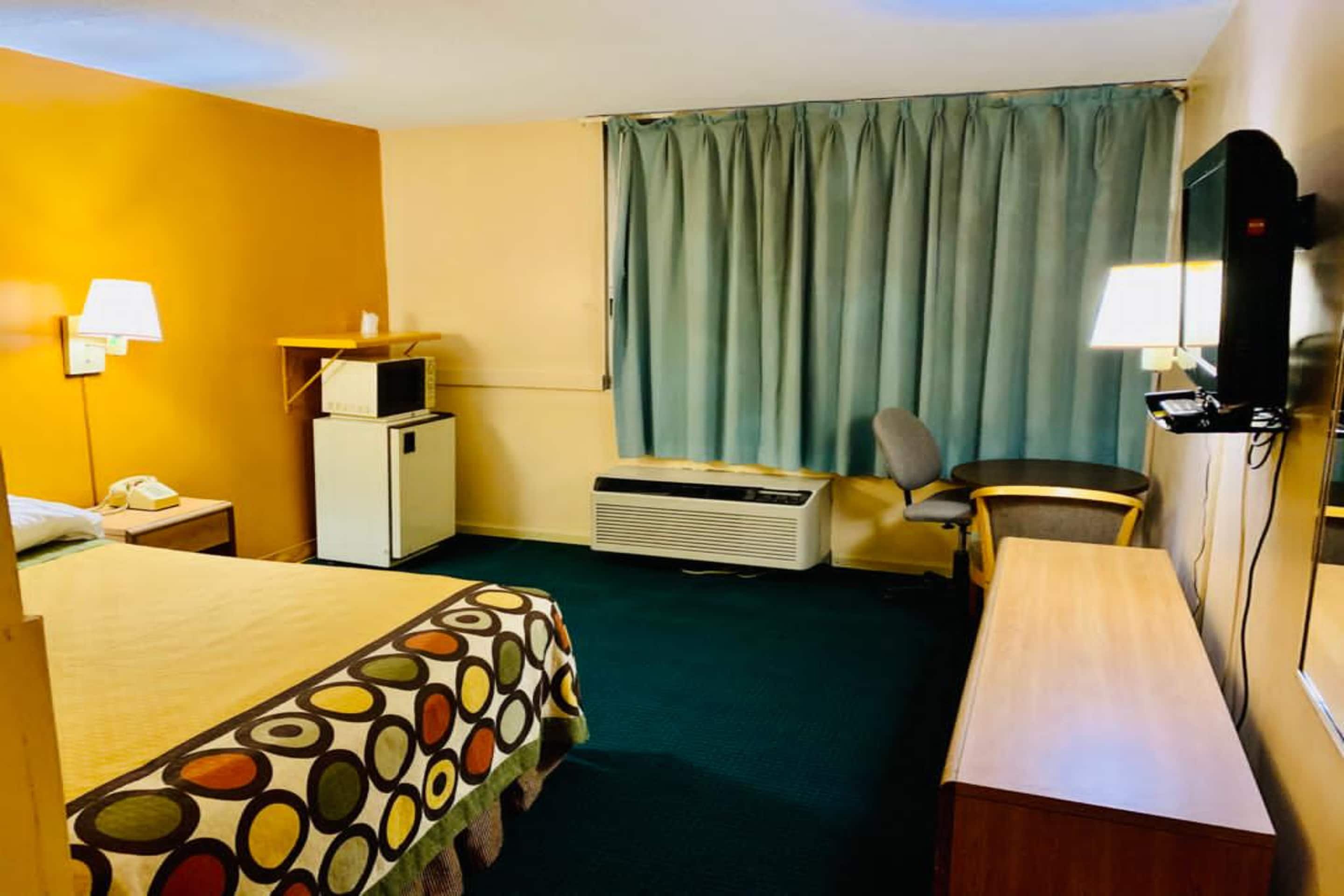 Red Carpet Inn & Suites Lima 44/64