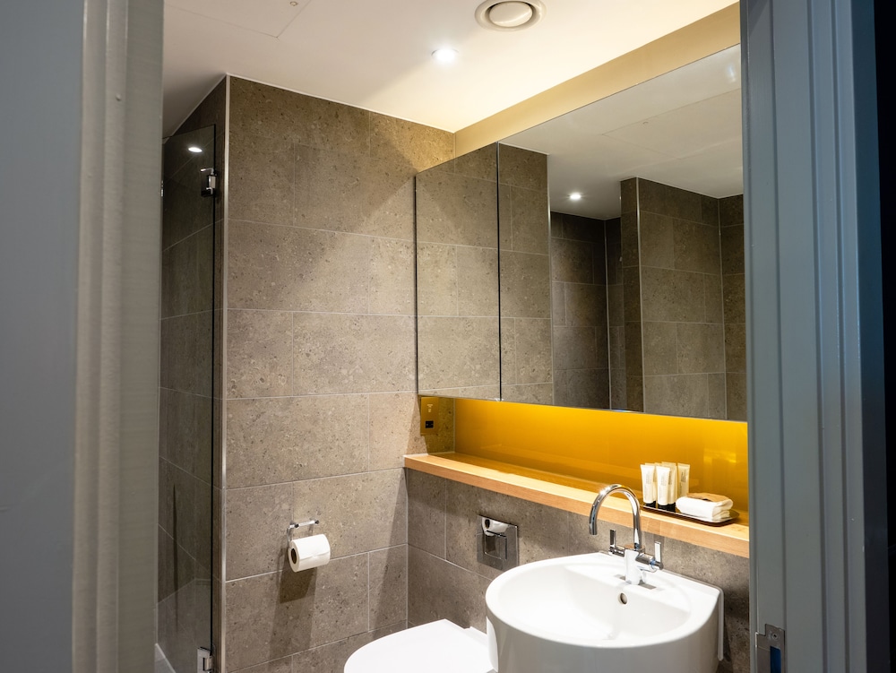 Apex City of Bath Hotel 19/76